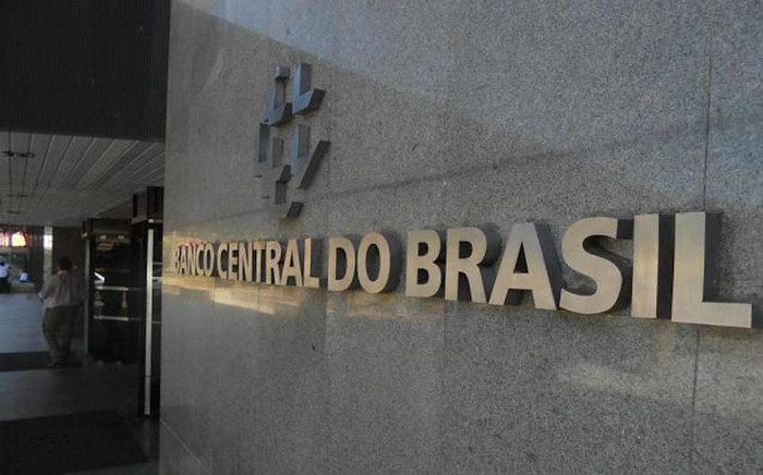 Banco central de Brasil pide tiempo para bajar tasas