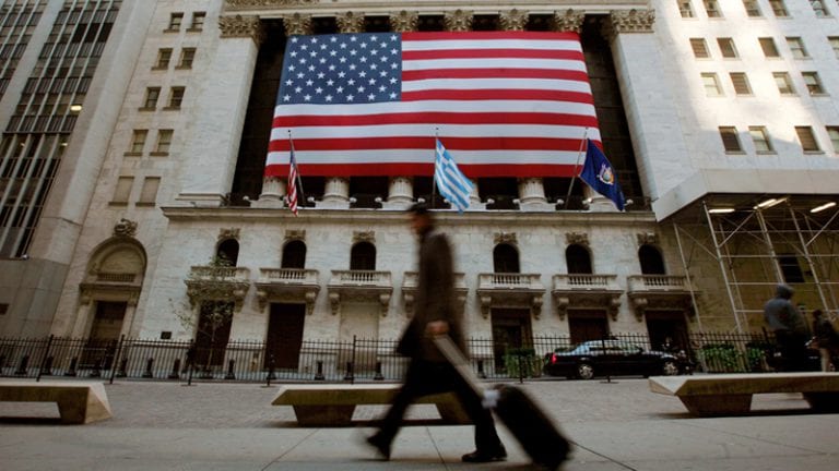 Bolsa de Nueva York activa tres interruptores para detener desplome de las acciones
