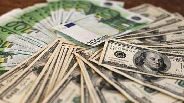 Fuerte repunte del dólar y euro en Colombia