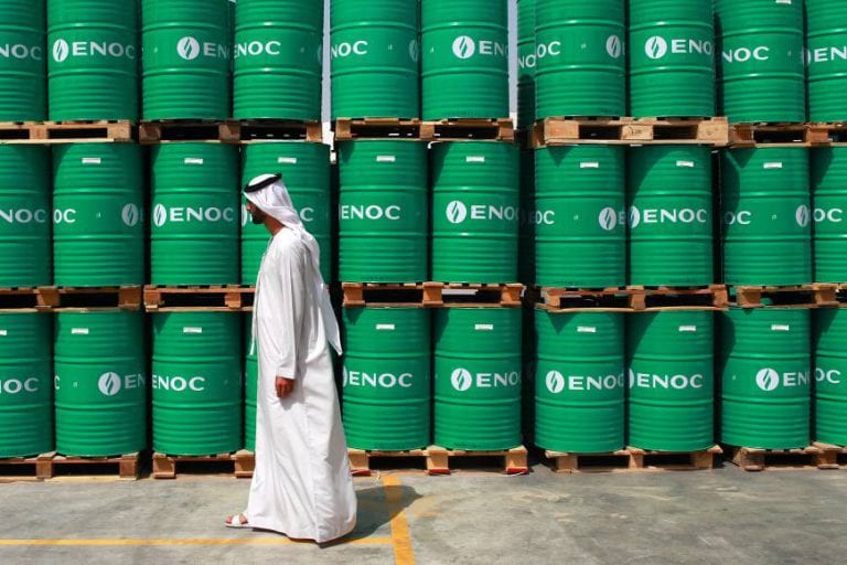Arabia Saudita dice que no permitirá nuevos excesos de oferta petrolera