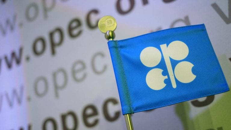 Producción de la OPEP cae a su nivel más bajo en un año