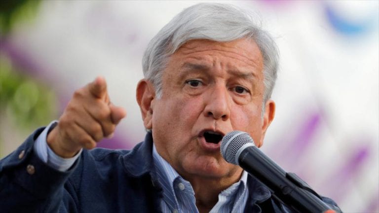 López Obrador sigue liderando encuestas para elecciones en México