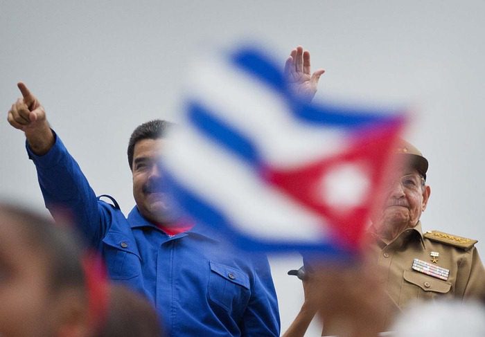Venezuela compra petróleo extranjero para subsidiar a Cuba