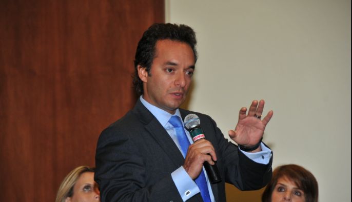 Alberto Bernal será parte de la comisión de empalme Duque-Santos
