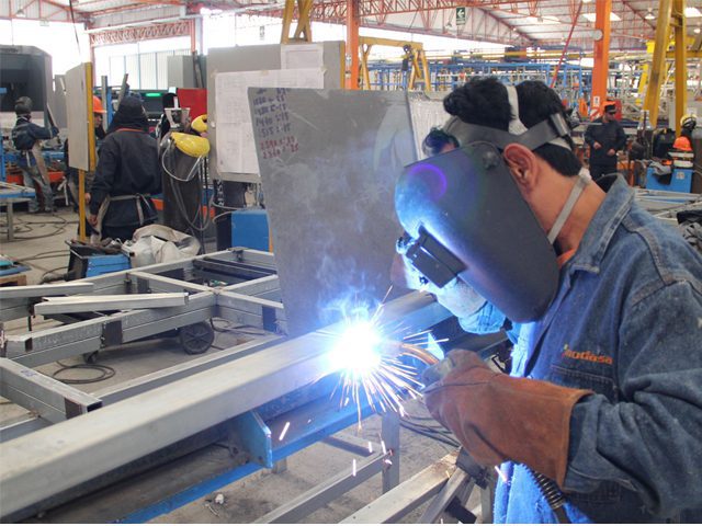 A febrero, producción industrial en Colombia crece 1,6 %, hace un año era negativa