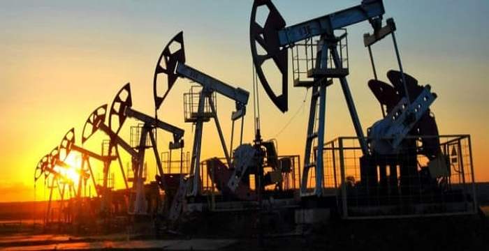 Petróleo y oro cierran febrero al alza