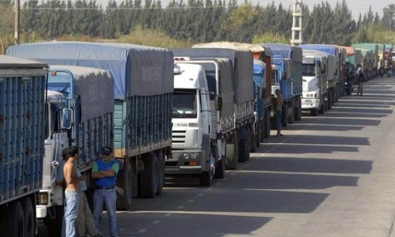 Camioneros argentinos amenazan con ir a huelga el 14 de junio