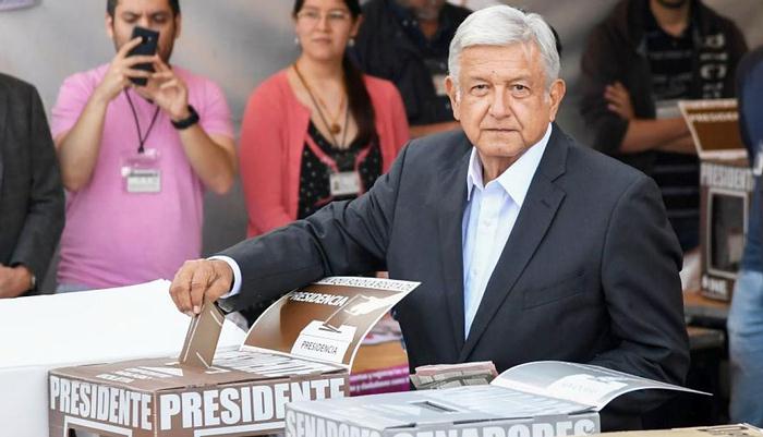 López Obrador sugiere nombrar a un abogado como subgobernador de banco central de México