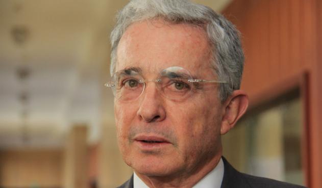Álvaro Uribe Vélez renunció al Senado