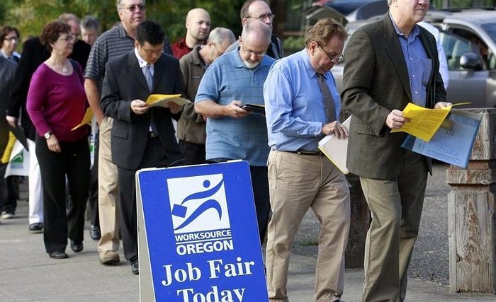 Peticiones por subsidio de desempleo en EE. UU. se disparan a récord de 3,2 millones