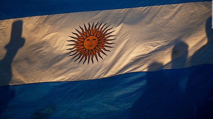 Crisis turca afecta a otros emergentes como Argentina