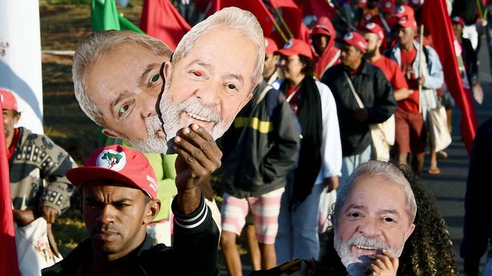 Real brasileño se desploma por ventaja de Lula da Silva en encuestas presidenciales