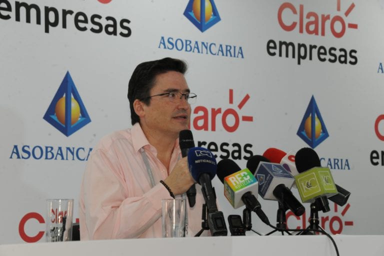 Bancos colombianos retiran demanda contra sobretasa a la renta