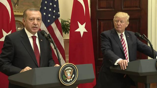 Bolsas mundiales a la baja tras conflicto diplomático entre Estados Unidos y Turquía