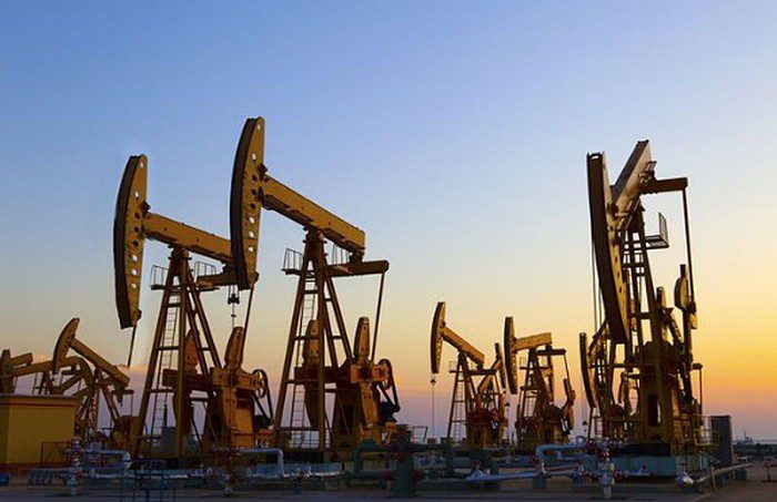 Precios del petróleo se desploman y alcanzan mínimos de 2002