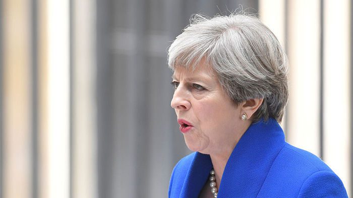 Unos 50 parlamentarios se plantean destituir a la primera ministra británica May