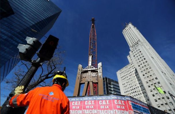 Crisis en Argentina llevaría a unos 40 mil despidos en sector de construcción