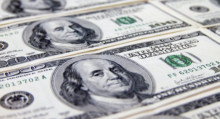 Tensión internacional hace que el dólar suba y se acerque a los $3.300