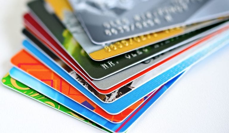 Aprobado en primer debate proyecto que elimina cuotas de manejo a tarjetas débito y crédito