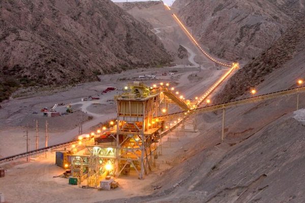Mineros compró mina de oro en Argentina y se interesa por otra en Chile