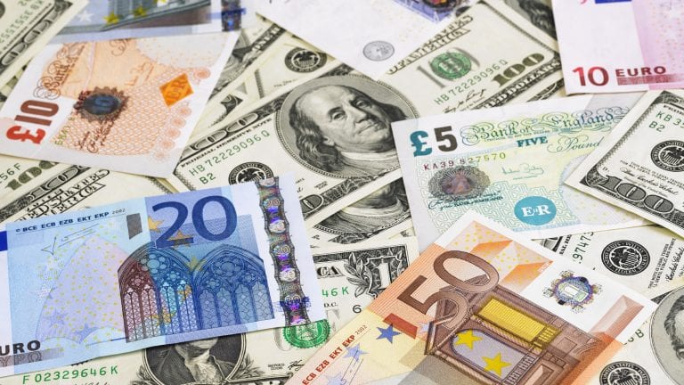 Dólar continúa muy fuerte, euro se debilita