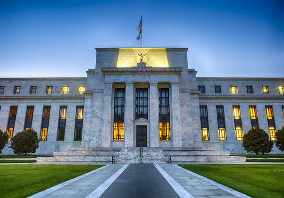 Minutas de la Fed: No habrá movimiento de tasas «por algún tiempo», incluso si economía mejora