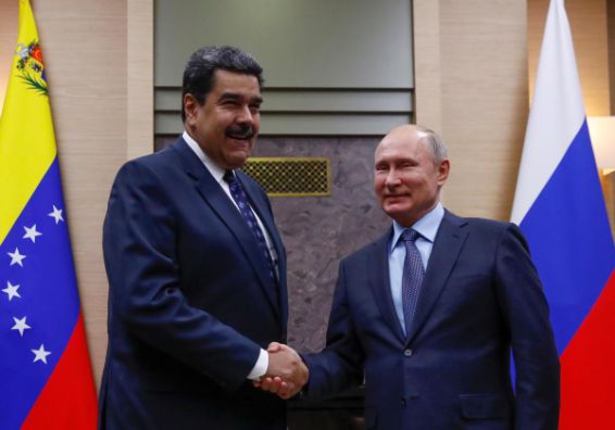Maduro firmó con Rusia acuerdos petroleros y de oro por US$6.000 millones en Venezuela