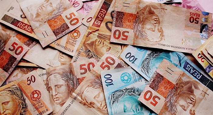 Banco Central de Brasil bajó tasas de interés a 5,50 %