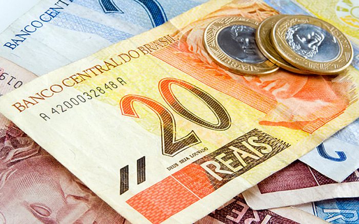Banco Central de Brasil incrementa intervención cambiaria para frenar desplome del real frente al dólar