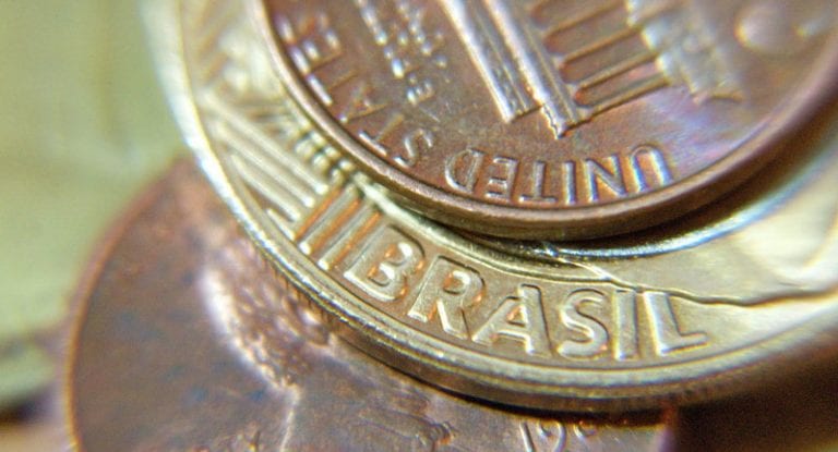 Banco Central de Brasil bajó tasas de interés a mínimo histórico de 4,5 %