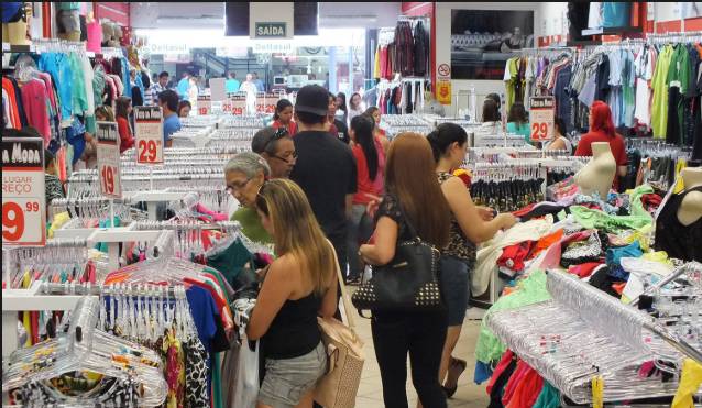 Actividad comercial en Chile se desaceleró por caída de ventas minoristas