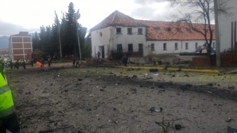 Explota carro bomba en Escuela de Cadetes General Santander de Bogotá
