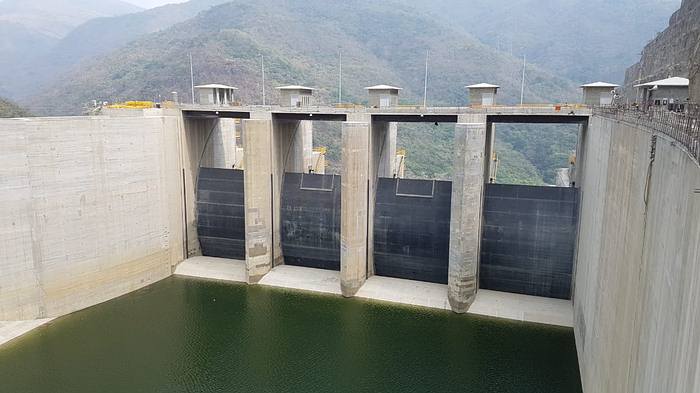 Altura de presa de Hidroituango subiría a 435 metros a mitad de año