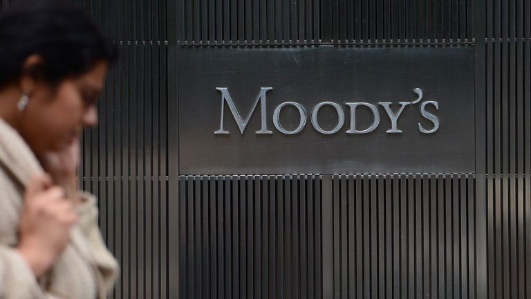 Crisis políticas internas aumentan probabilidad de crisis económicas, según Moody’s Investors Service