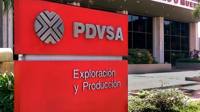 Siguen problemas de producción de gasolina en Venezuela: Pdvsa detiene refinería