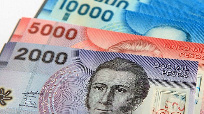 Por tensiones externas e internas, el dólar en Chile alcanza máximos de diciembre de 2019
