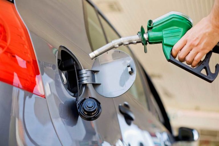 Desde mañana baja precio promedio de gasolina en Colombia; Acpm estable