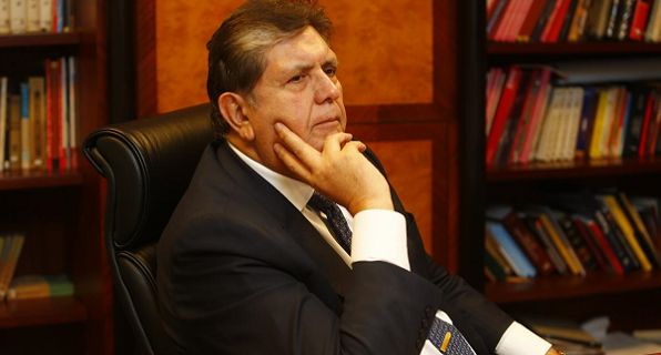 Murió expresidente de Perú, Alan García, tras dispararse al ser detenido