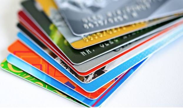 Avanza proyecto para eliminar cuotas de manejo a tarjetas débito y crédito
