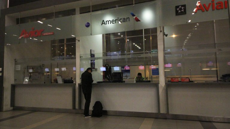 American Airlines no recibirá más efectivo en aeropuertos de Colombia