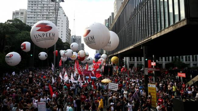 Sindicatos brasileños convocan huelga general por reforma pensional