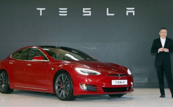 Tesla proyecta escasez global de minerales para baterías de vehículos eléctricos