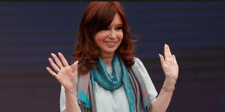 Cristina Fernández amplía su ventaja sobre Macri en sondeos para presidenciales en Argentina