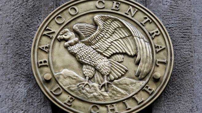 Banco Central de Chile mantiene tasas, pero advierte que podría ampliar estímulos monetarios