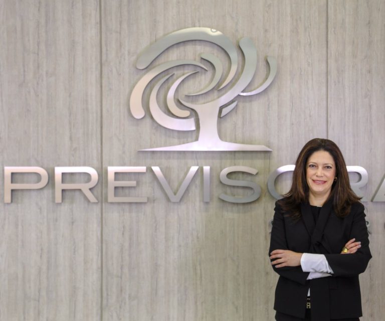 Silvia Reyes, presidente de Previsora S.A., renunció a su cargo tras año y medio