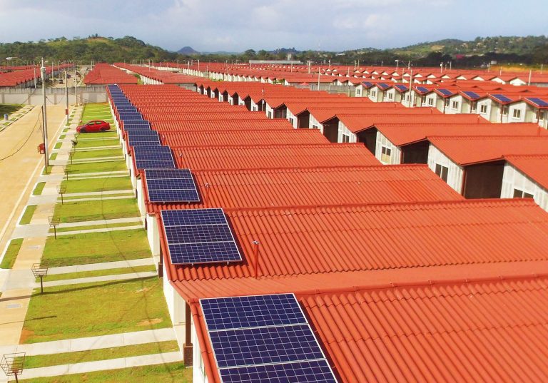 Celsia lanza línea de solución de energía solar para hogares