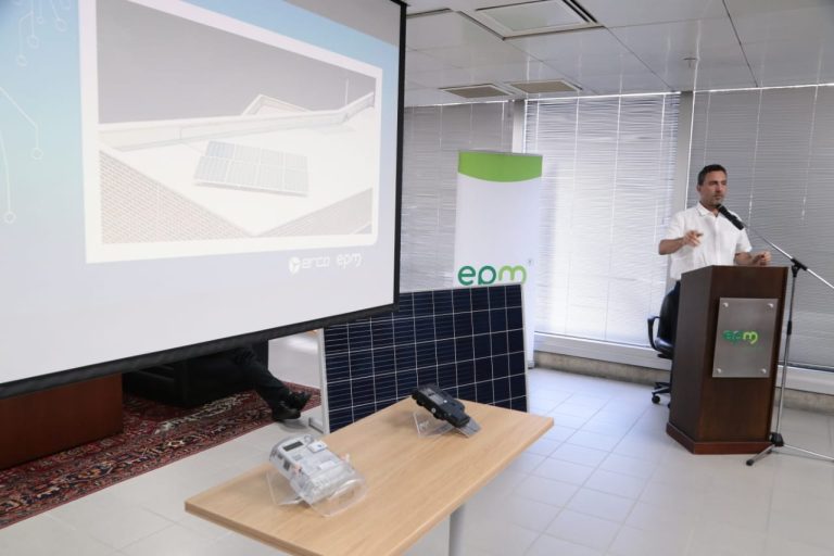 EPM presentó nueva solución solar y anuncia que hará más parques eólicos y solares