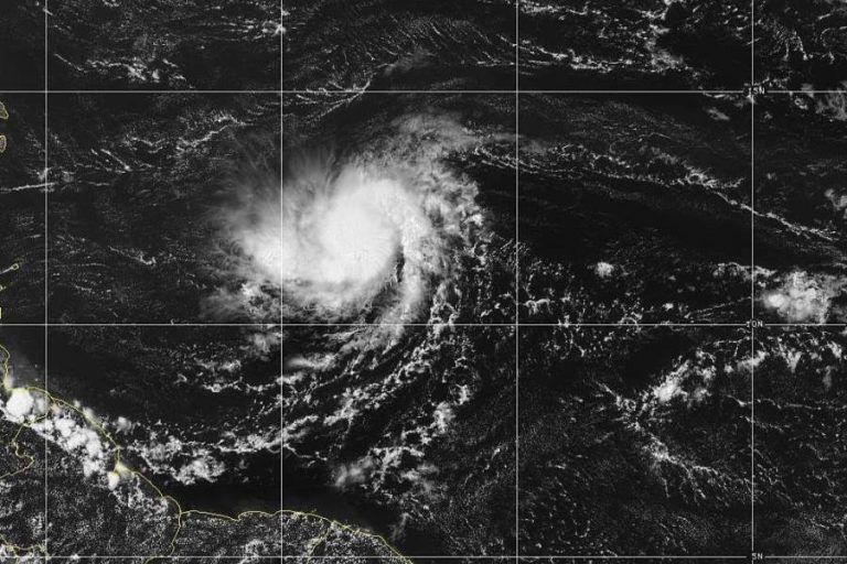 Se intensifica la tormenta tropical Dorian y podría convertirse en huracán esta semana