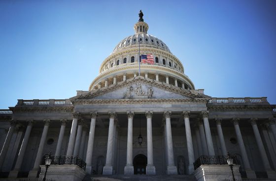 Senado de EE.UU. aprobó acuerdo presupuestario y aumentar techo de la deuda por dos años