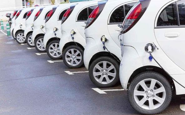 Más de 1.000 vehículos eléctricos e híbridos se vendieron a julio